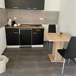 Westend Real Estate-residenz מלון דירות 3*